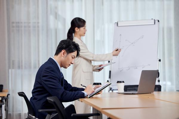 《银行员工客户关系管理规定：提升服务质量的有效途径》 图2