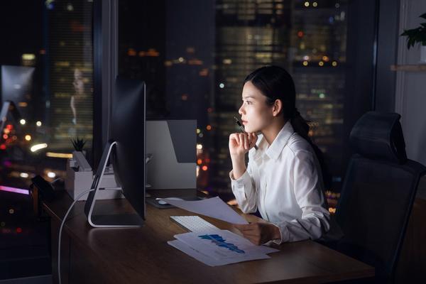 《社群运营是否需要加班?知乎上的合法答案》图1