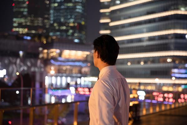 夜场营销总监：打造繁华都市的夜间营销魔法 图2