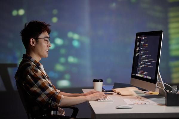 《揭秘网络谣言：加班加到社群运营是真的吗？》 图2