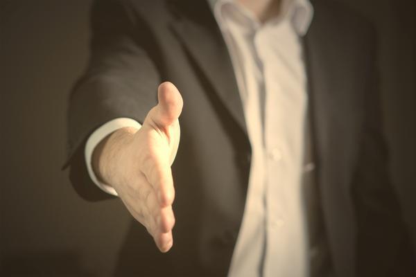 自我营销策略分析案例题：从职场新人到行业精英的自我提升之路图1