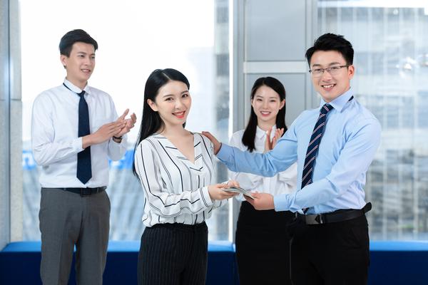 数字营销的社会价值：赋能经济发展与社会治理 图1