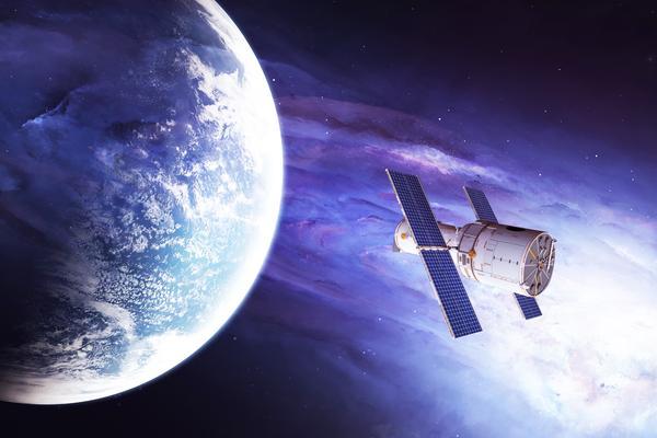 《飞碟项链：探索宇宙，点亮未来》 图2