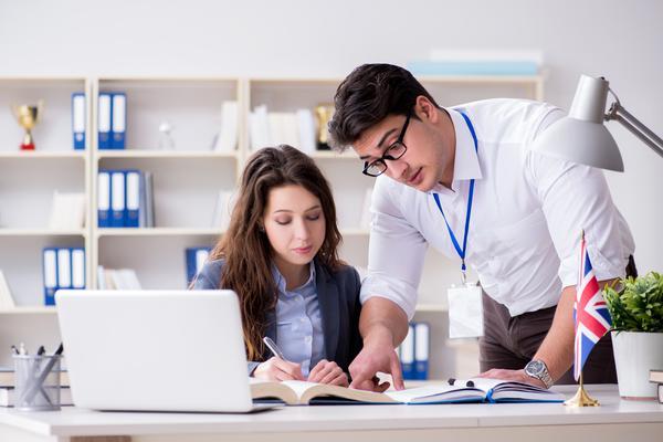 学校酒吧的营销策略：以吸引学生和教师为例图1