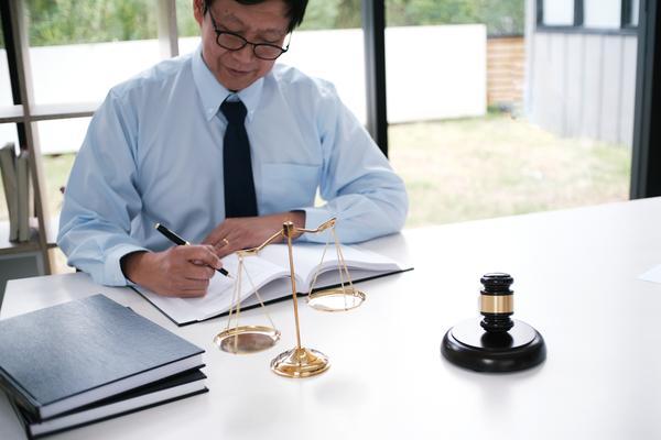 借呗被起诉案件数量分析：逾期金额与起诉风险的深度解析 图1