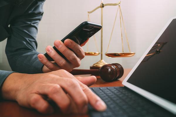 父母能否查询子女贷款信息|贷款隐私保护与法律边界 图1