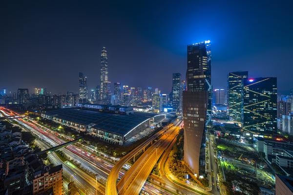 圣罗兰市场营销策略：如何塑造品牌形象并吸引消费者图1